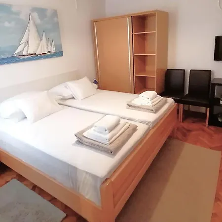 Miha Apartment *