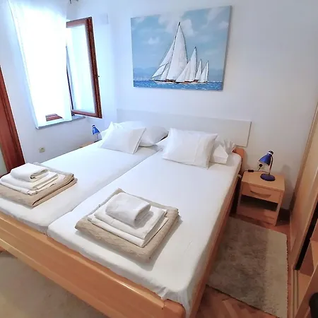 Miha Apartman Krk Town